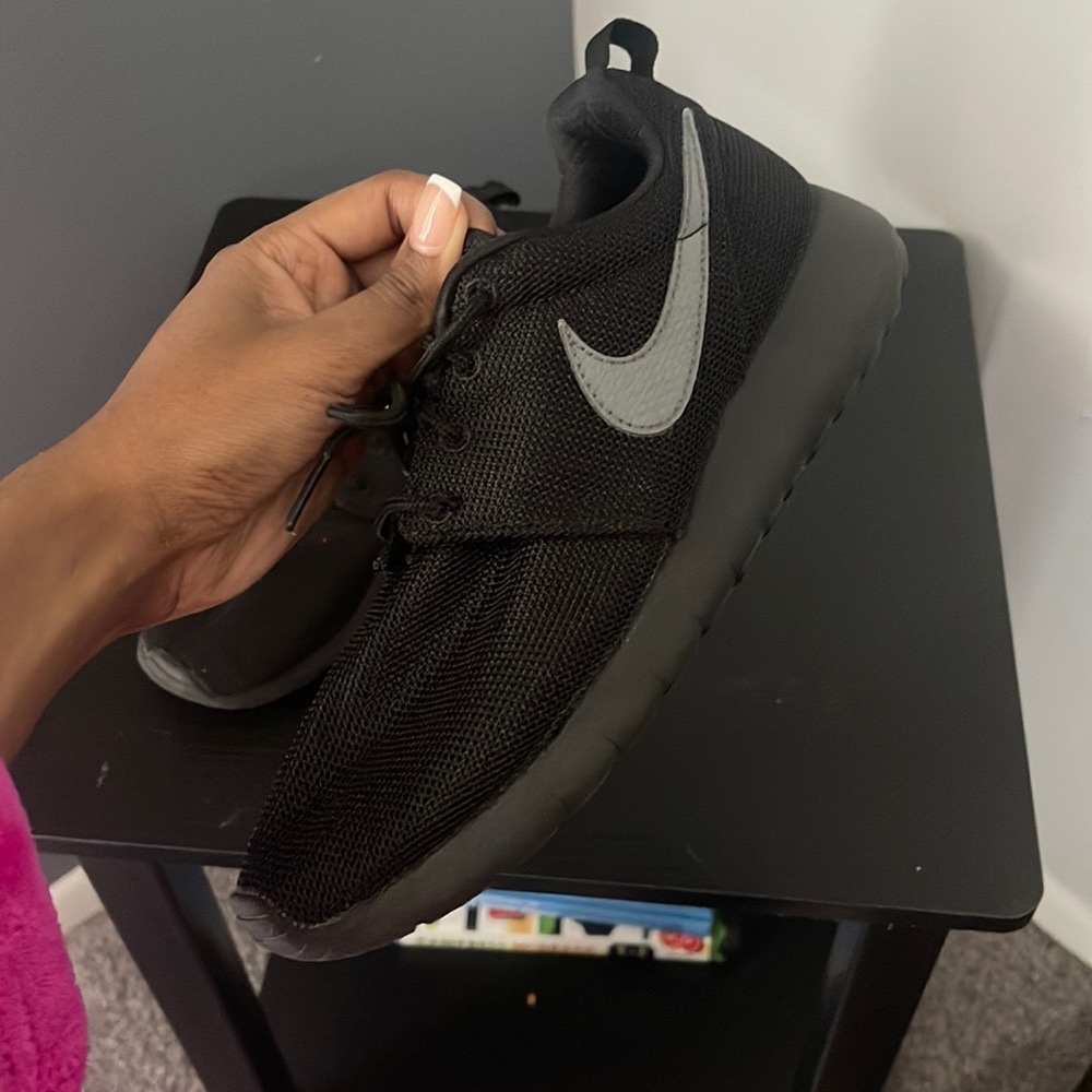 ALL BLACK ROCHE RUNS NIKE